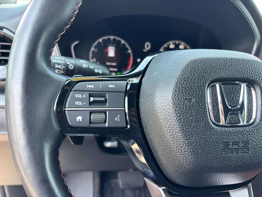 Used 2025 Honda Pilot TrailSport image 25
