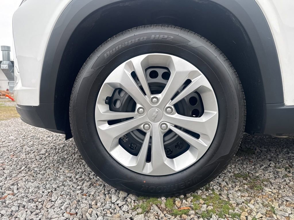 Used 2025 Chevrolet Trax LS image 13