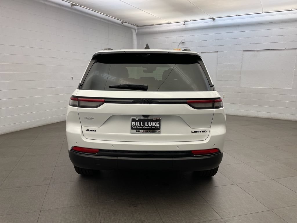 New 2025 Jeep Grand Cherokee Limited w/ Luxury Tech Group II AWD/4WD image 4