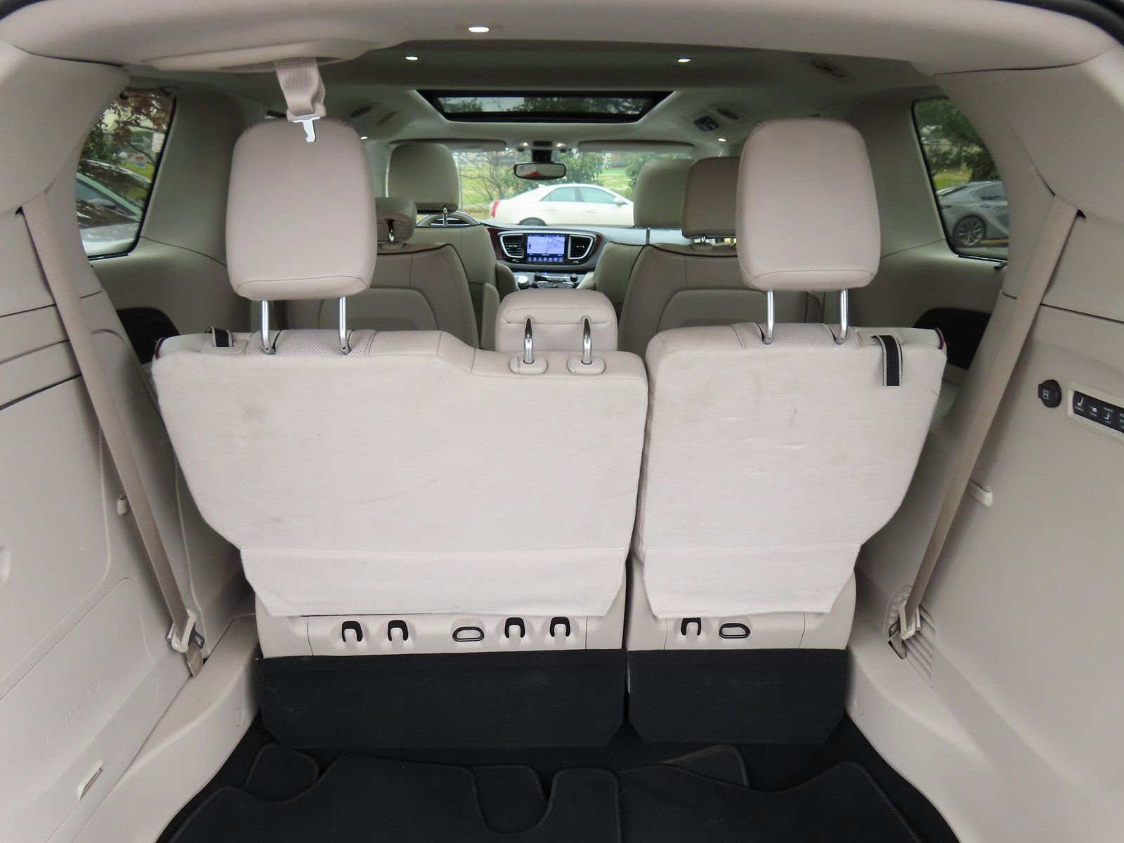 Used 2017 Chrysler Pacifica Limited image 39