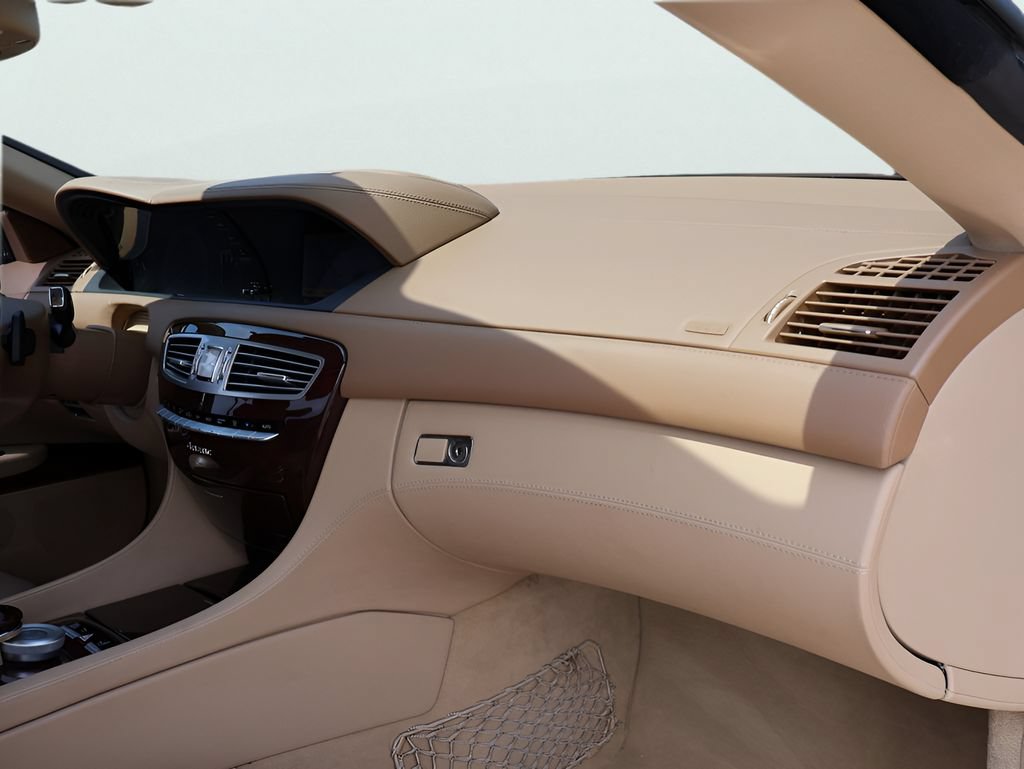Used 2011 Mercedes-Benz CL 550 4MATIC image 9