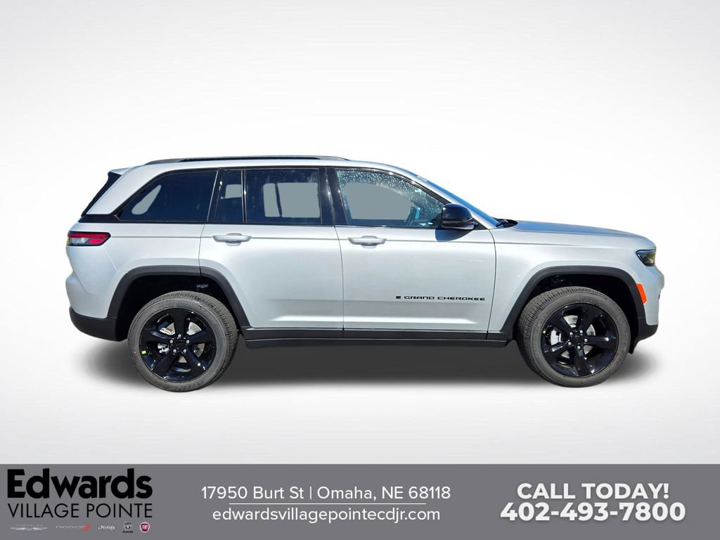 New 2025 Jeep Grand Cherokee Altitude AWD/4WD image 2