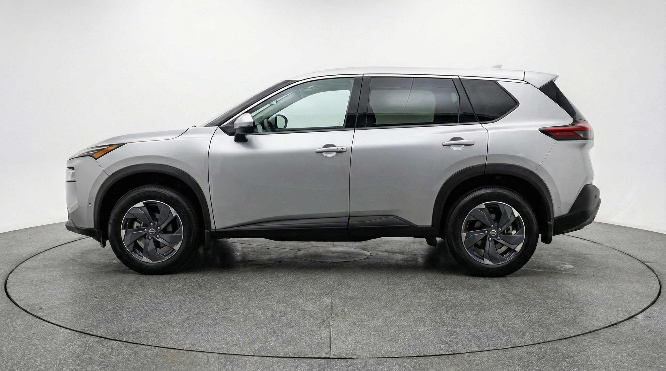 Used 2025 Nissan Rogue SV FWD image 5