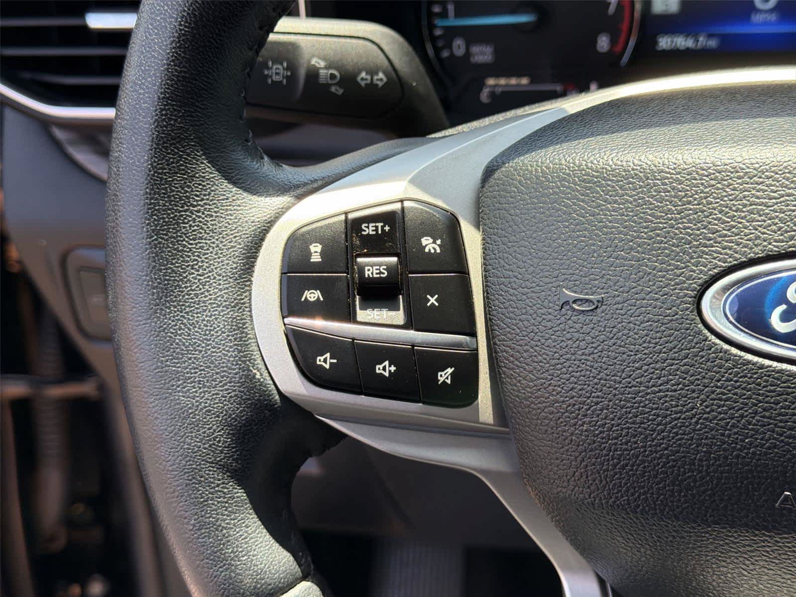 Used 2023 Ford Explorer Limited w/ Limited Technology Package AWD/4WD image 34