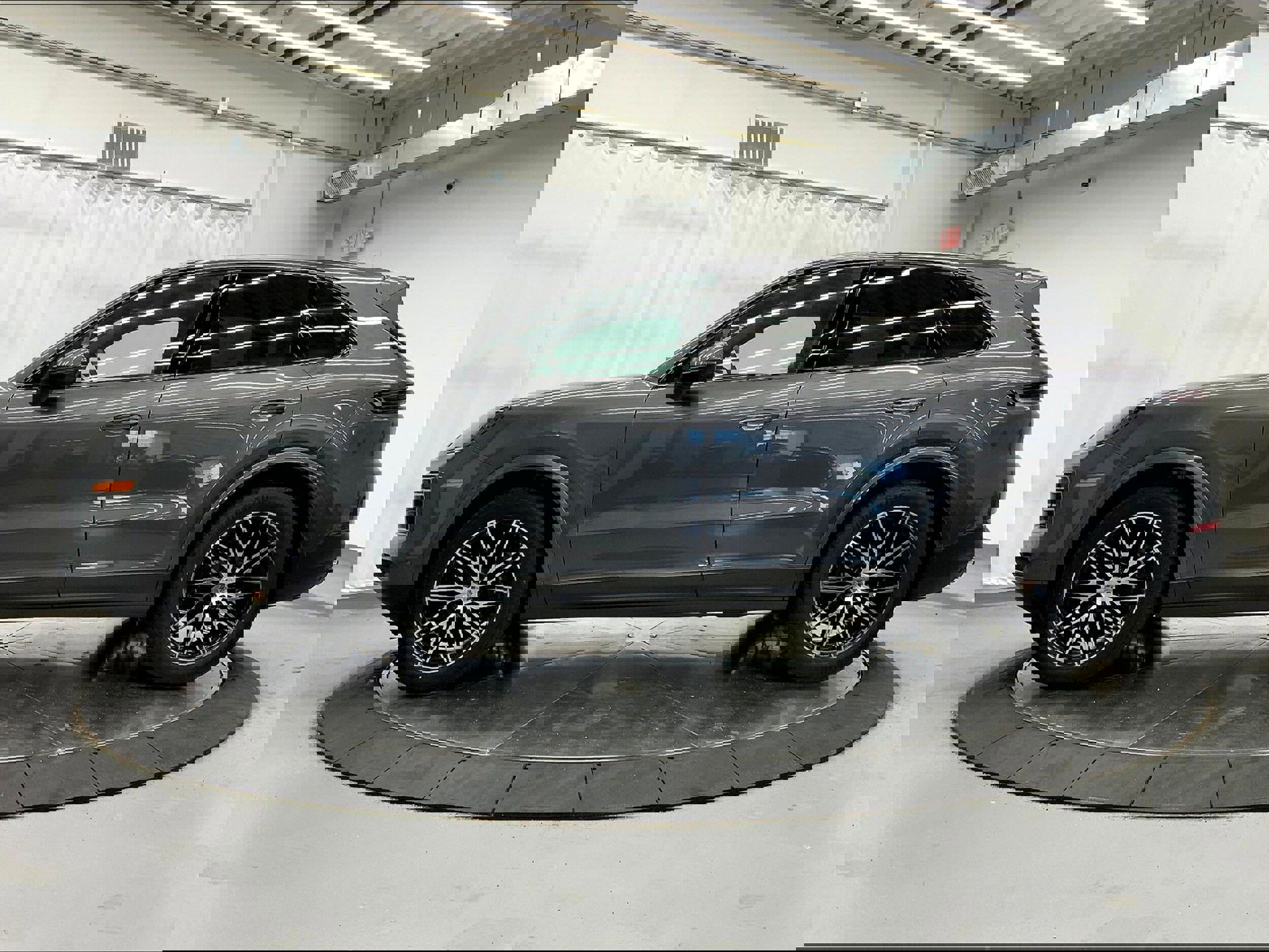 New 2025 Porsche Cayenne image 2