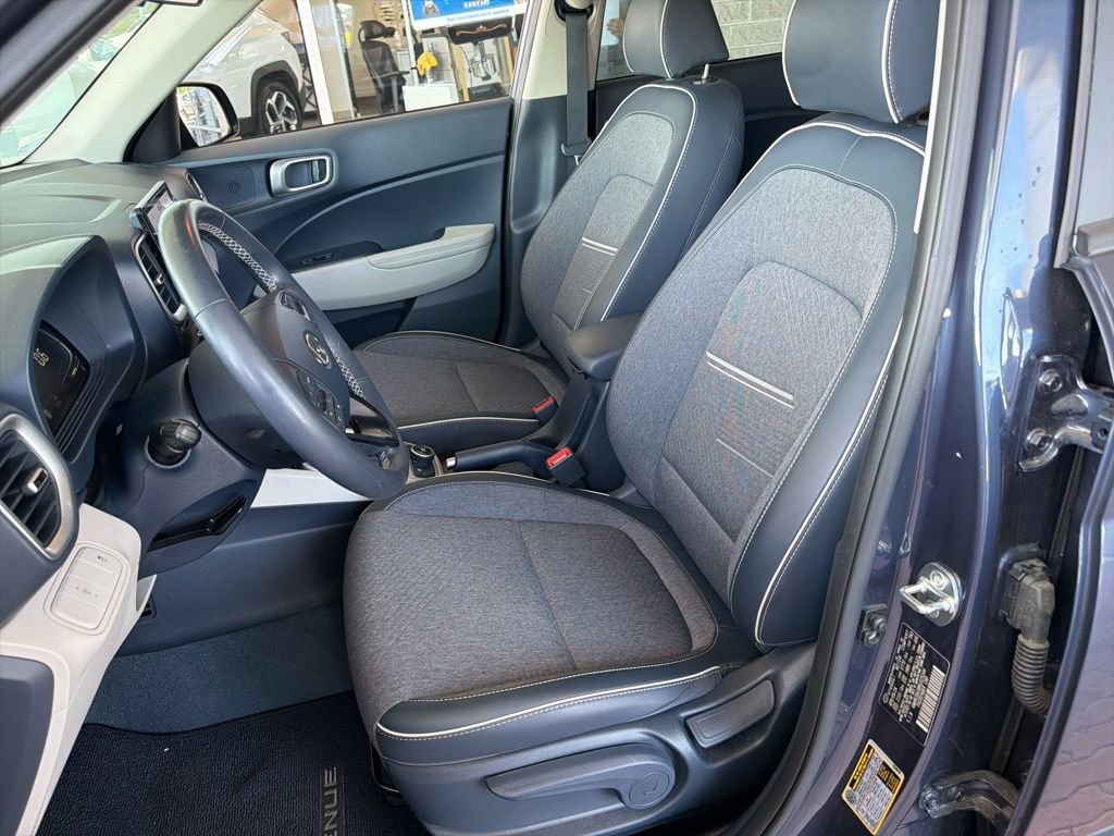Used 2024 Hyundai Venue Limited FWD image 19