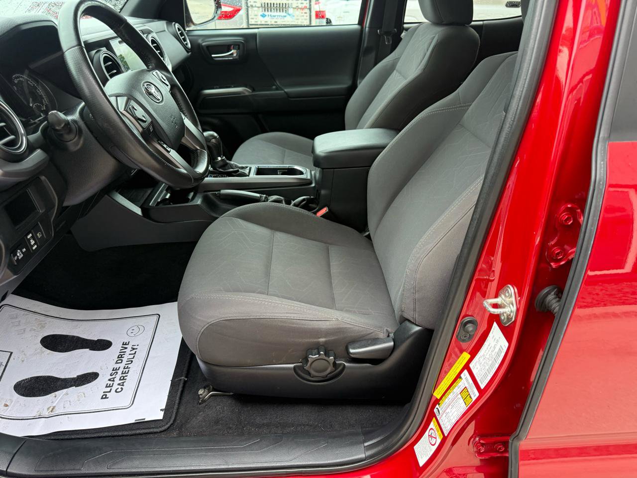 Used 2018 Toyota Tacoma TRD Off-Road AWD/4WD image 11