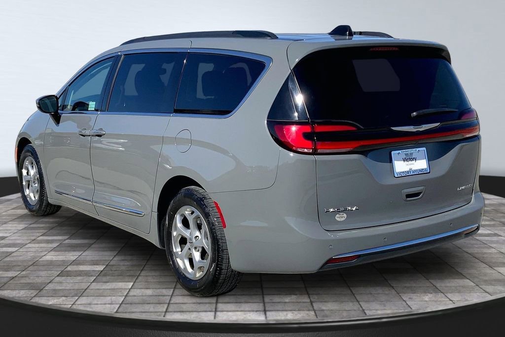 Used 2023 Chrysler Pacifica Limited image 7