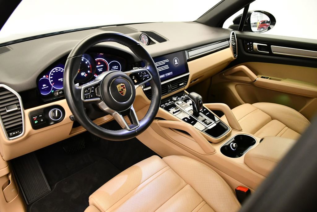 Used 2022 Porsche Cayenne Platinum Edition image 4