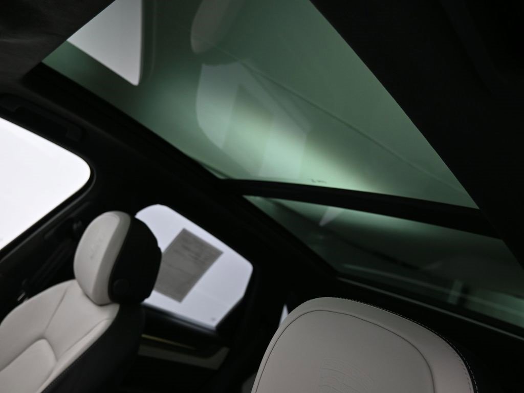 Used 2025 Porsche Cayenne Turbo image 9