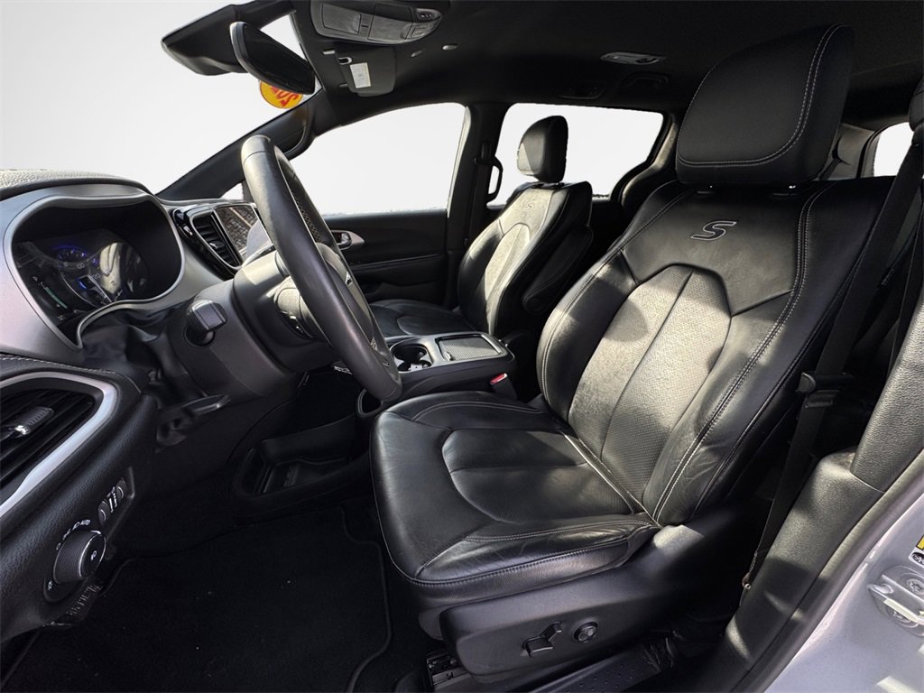 Certified 2022 Chrysler Pacifica Touring-L w/ S Appearance Package image 24