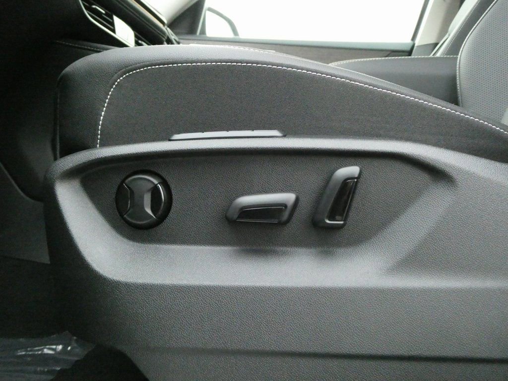 New 2026 Volkswagen Atlas SEL image 9