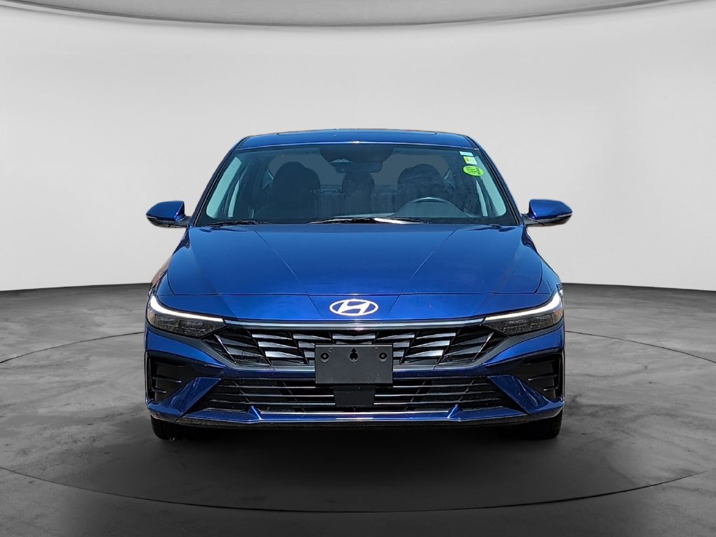 Used 2025 Hyundai Elantra Limited FWD image 2
