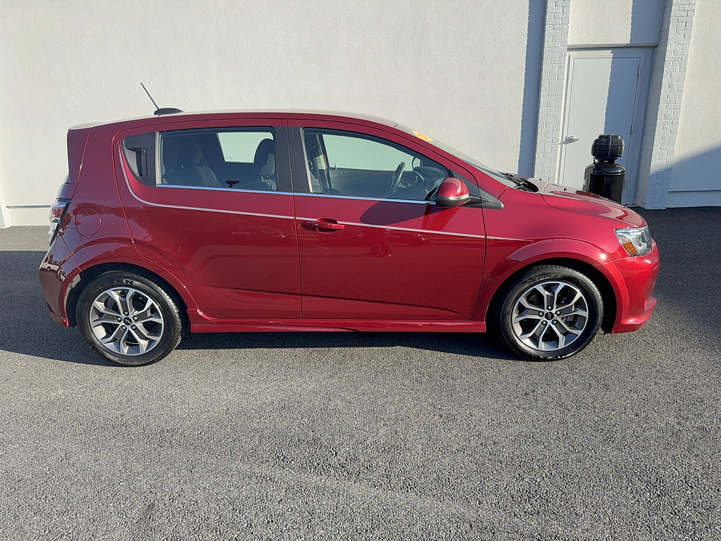 Used 2018 Chevrolet Sonic LT w/ Convenience Package FWD image 3