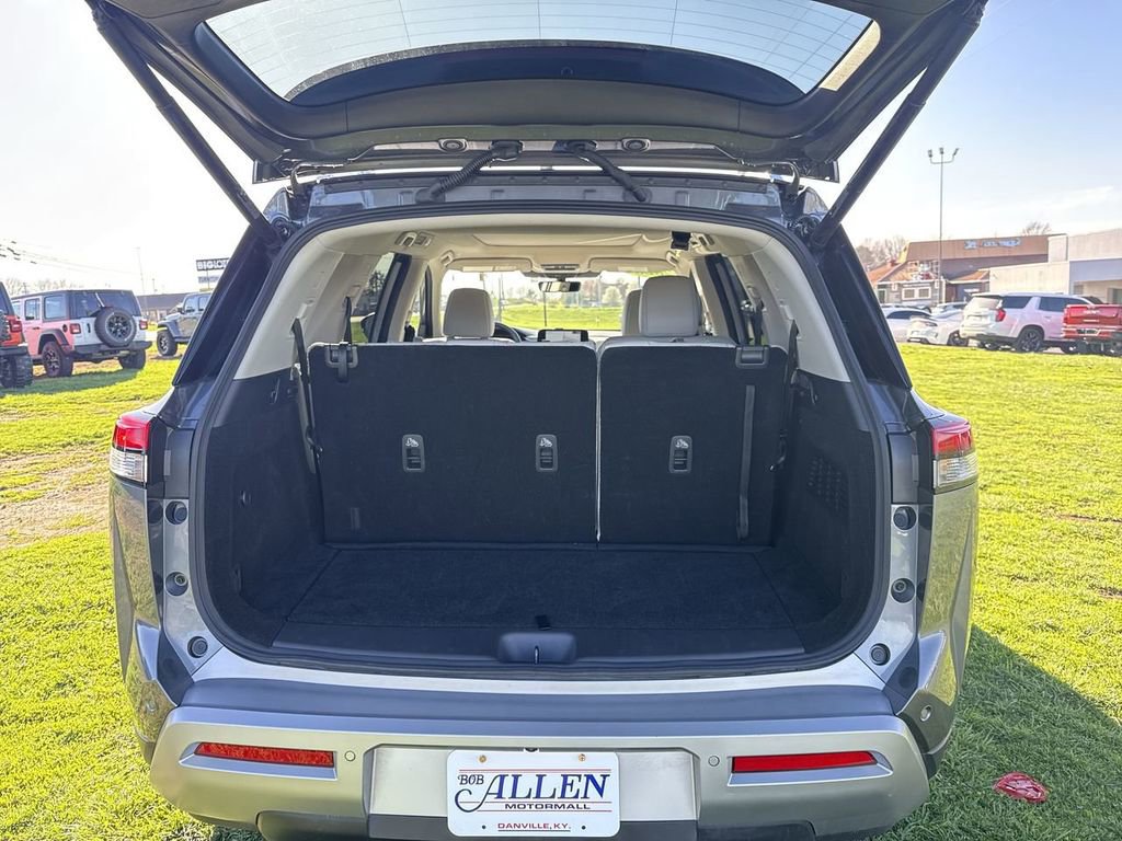 Used 2025 Nissan Pathfinder SL w/ SL Premium Package image 17