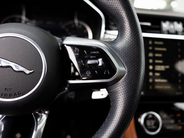 Used 2023 Jaguar F-PACE R-Dynamic S image 17