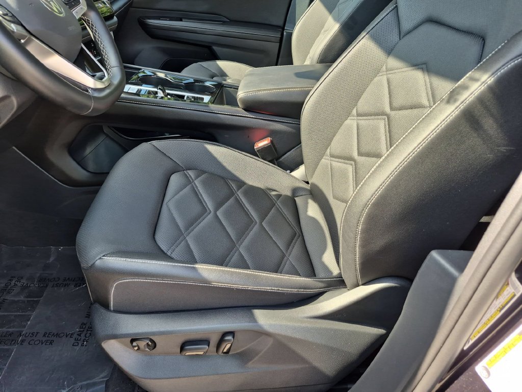 Used 2025 Volkswagen Atlas SE AWD/4WD image 24