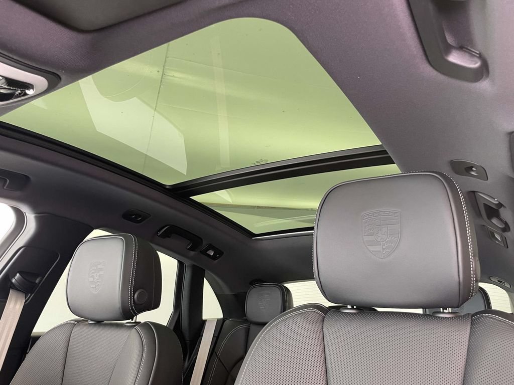 New 2026 Porsche Macan AWD/4WD image 18