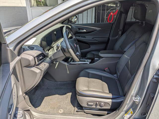 Used 2025 Buick Envista Sport Touring w/ Convenience I Package FWD image 9