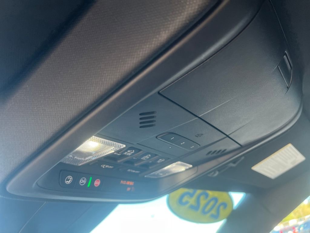 Used 2025 Cadillac XT4 Premium Luxury w/ Technology Package image 17