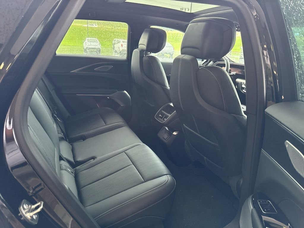 Used 2025 Cadillac Lyriq Sport AWD/4WD image 7