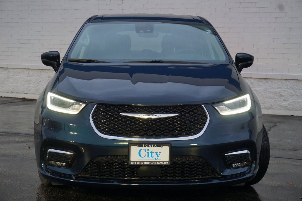 Used 2024 Chrysler Pacifica Touring-L image 5