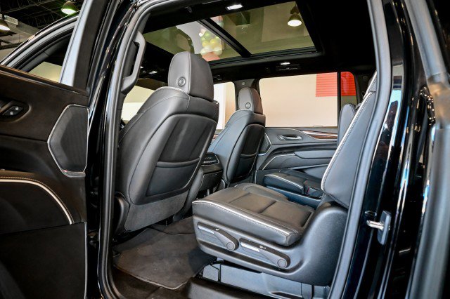 Used 2023 Cadillac Escalade ESV Premium Luxury image 18
