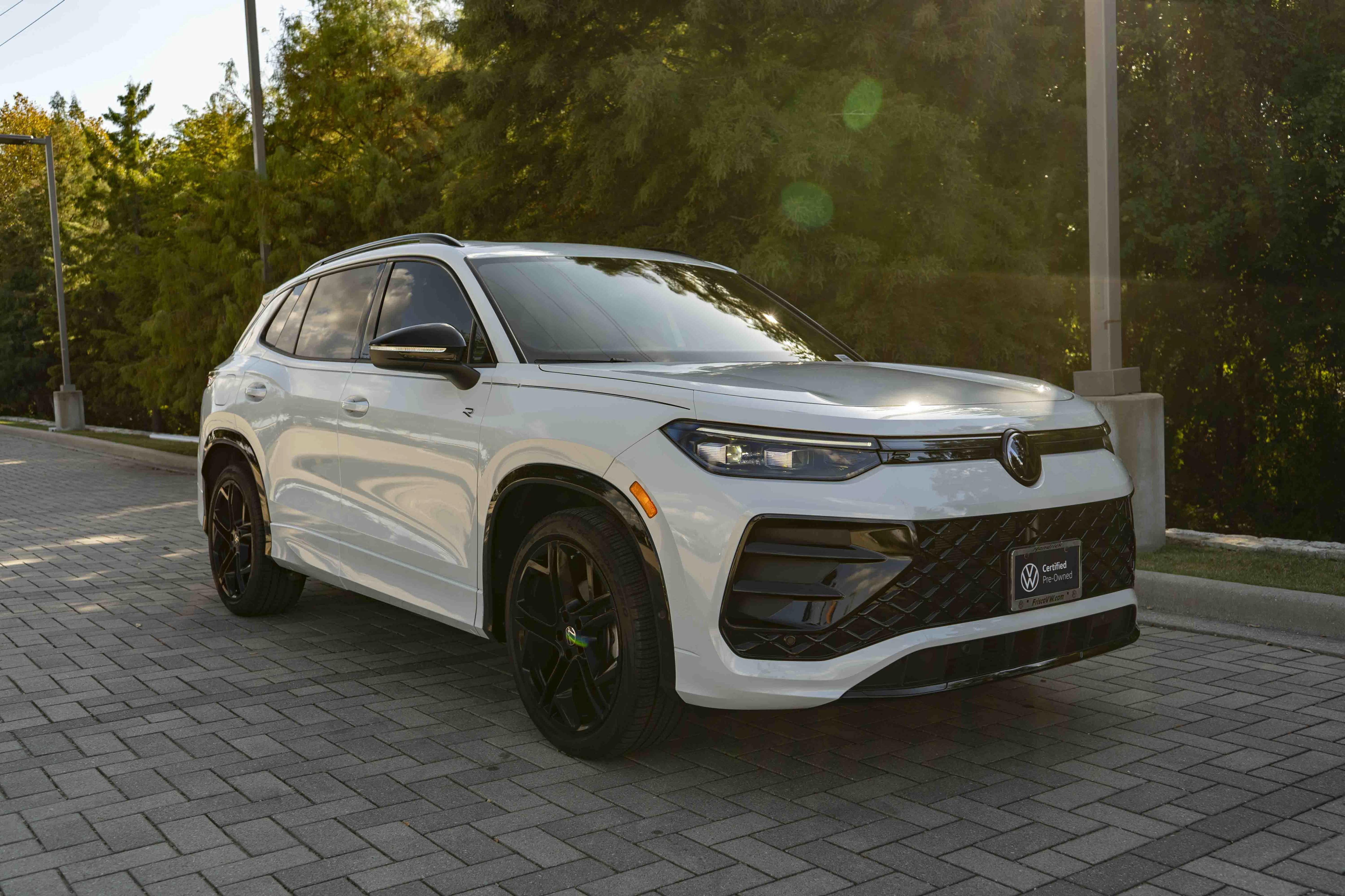 Certified 2026 Volkswagen Tiguan SE R-Line FWD image 2