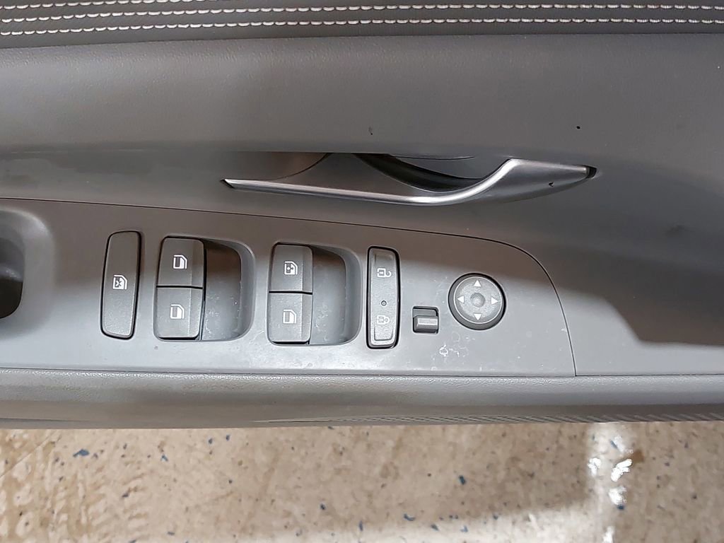 Used 2023 Hyundai Elantra SEL w/ Convenience Package FWD image 28