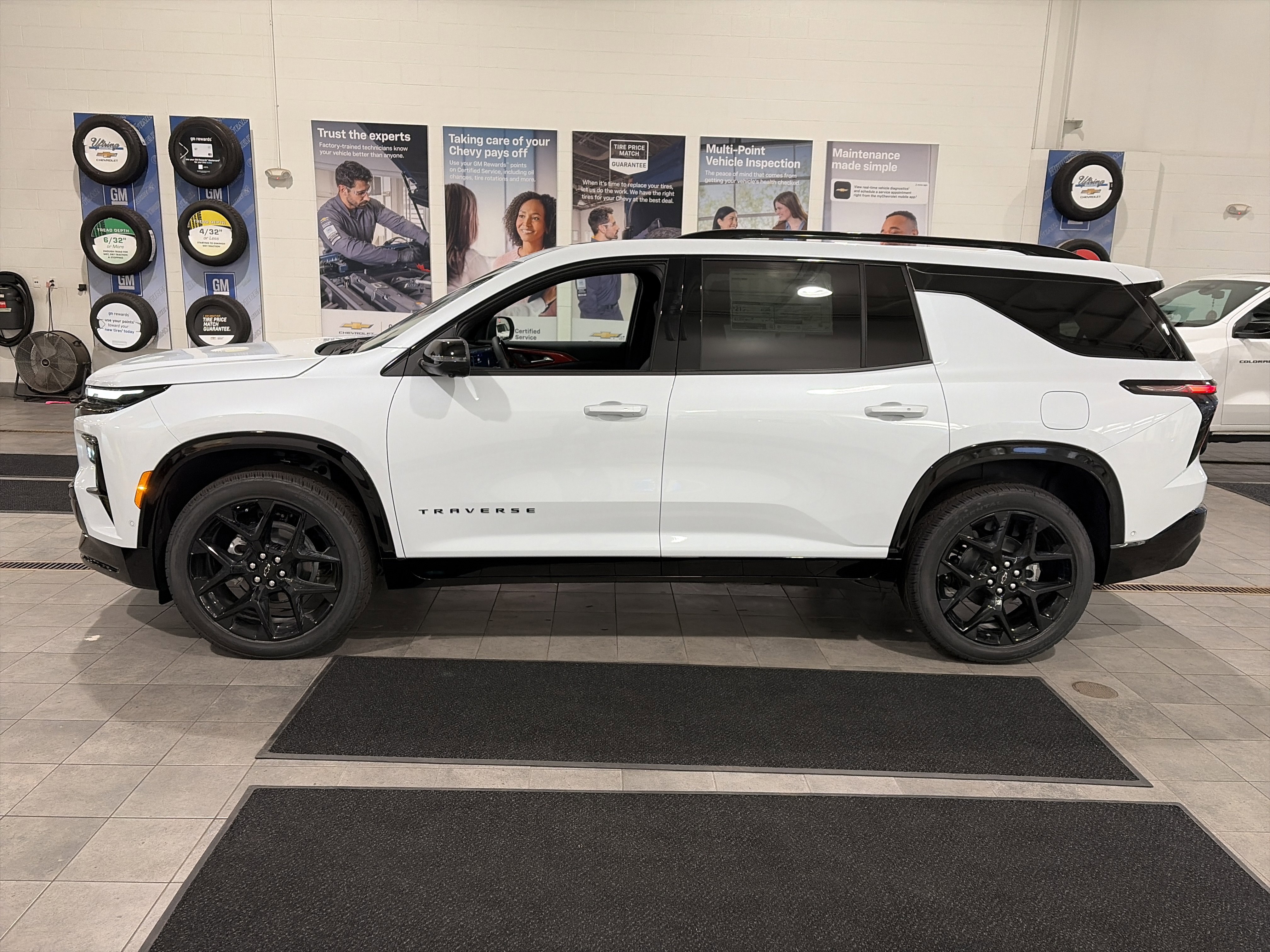 New 2026 Chevrolet Traverse RS w/ LPO, Floor Liner Package image 9