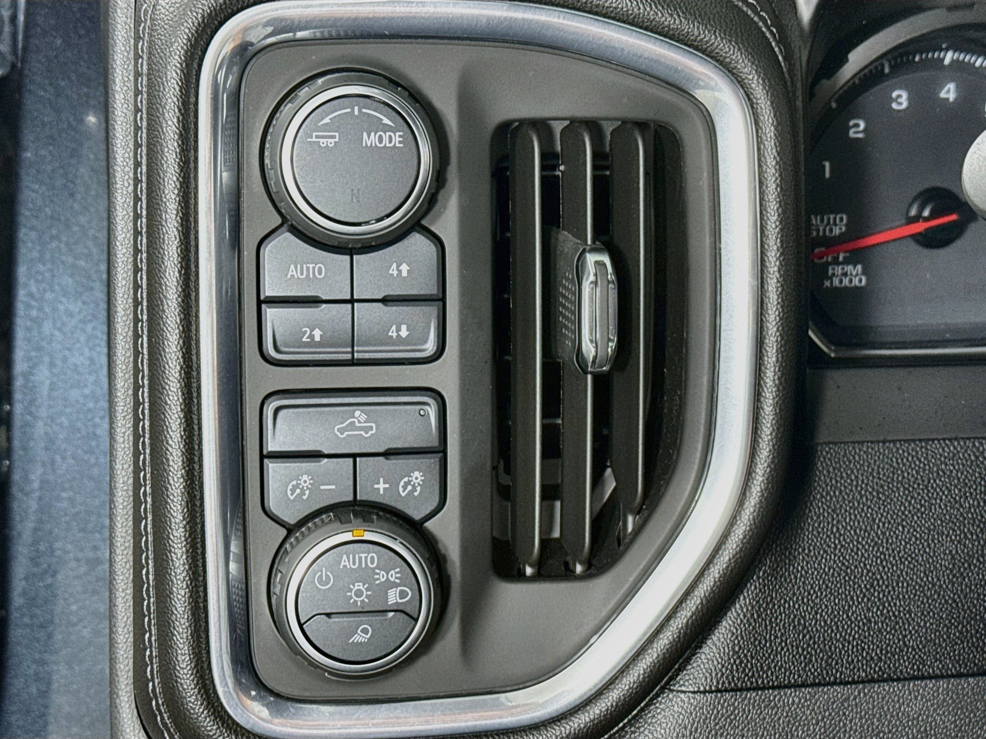 Used 2020 Chevrolet Silverado 1500 LT w/ All-Star Edition AWD/4WD image 11