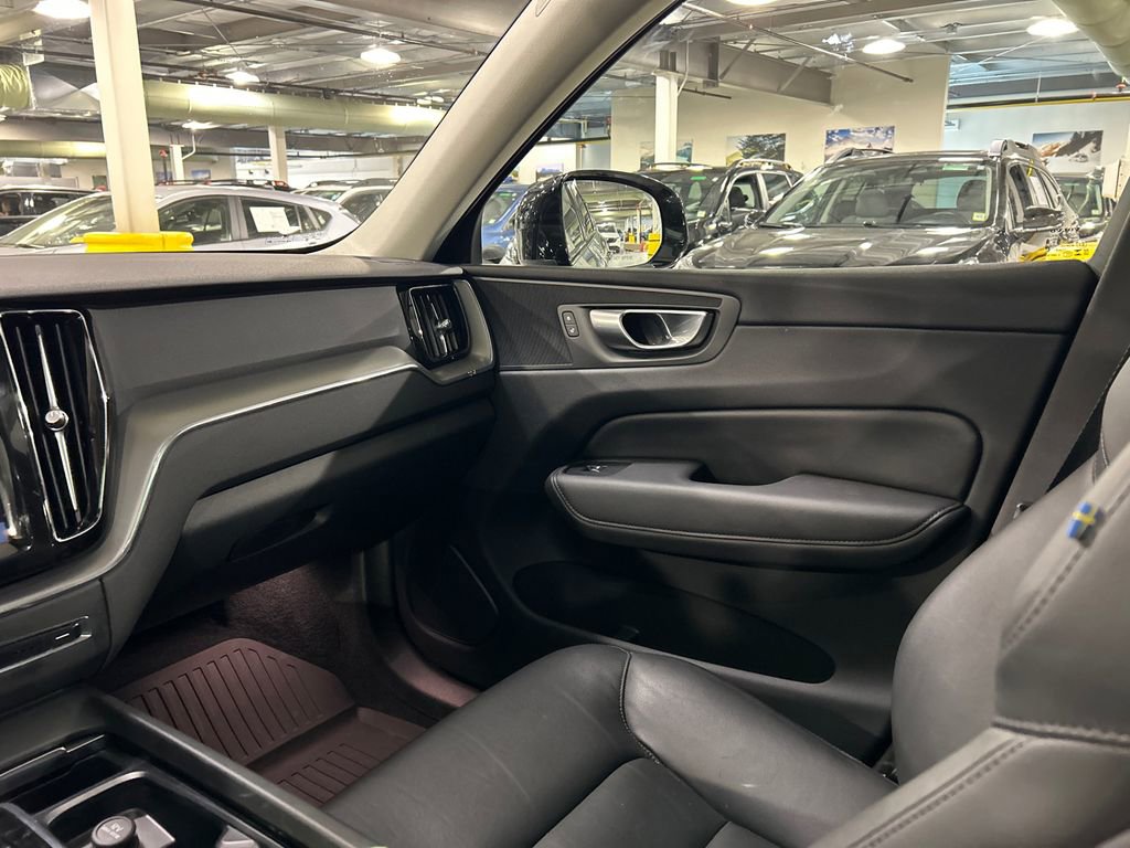 Certified 2024 Volvo XC60 B5 Core w/ Protection Package Premier image 24