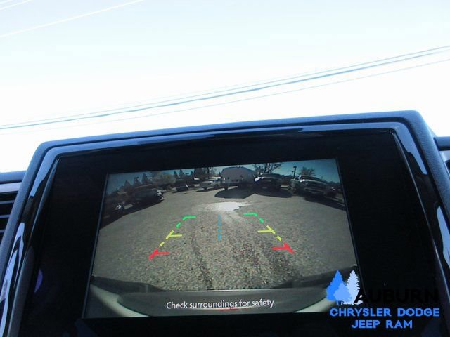 Used 2024 Nissan Frontier SV image 18