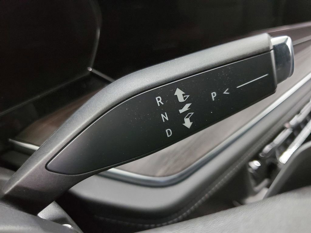 Used 2025 Chevrolet Tahoe Z71 w/ Comfort Package image 34