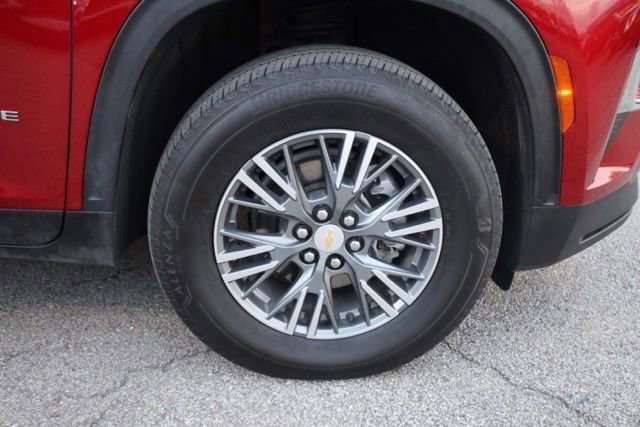 Used 2025 Chevrolet Traverse LT image 16