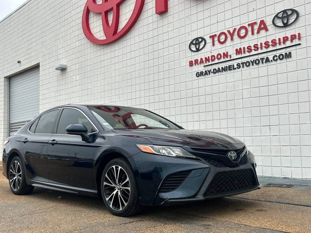 Used 2018 Toyota Camry SE image 3