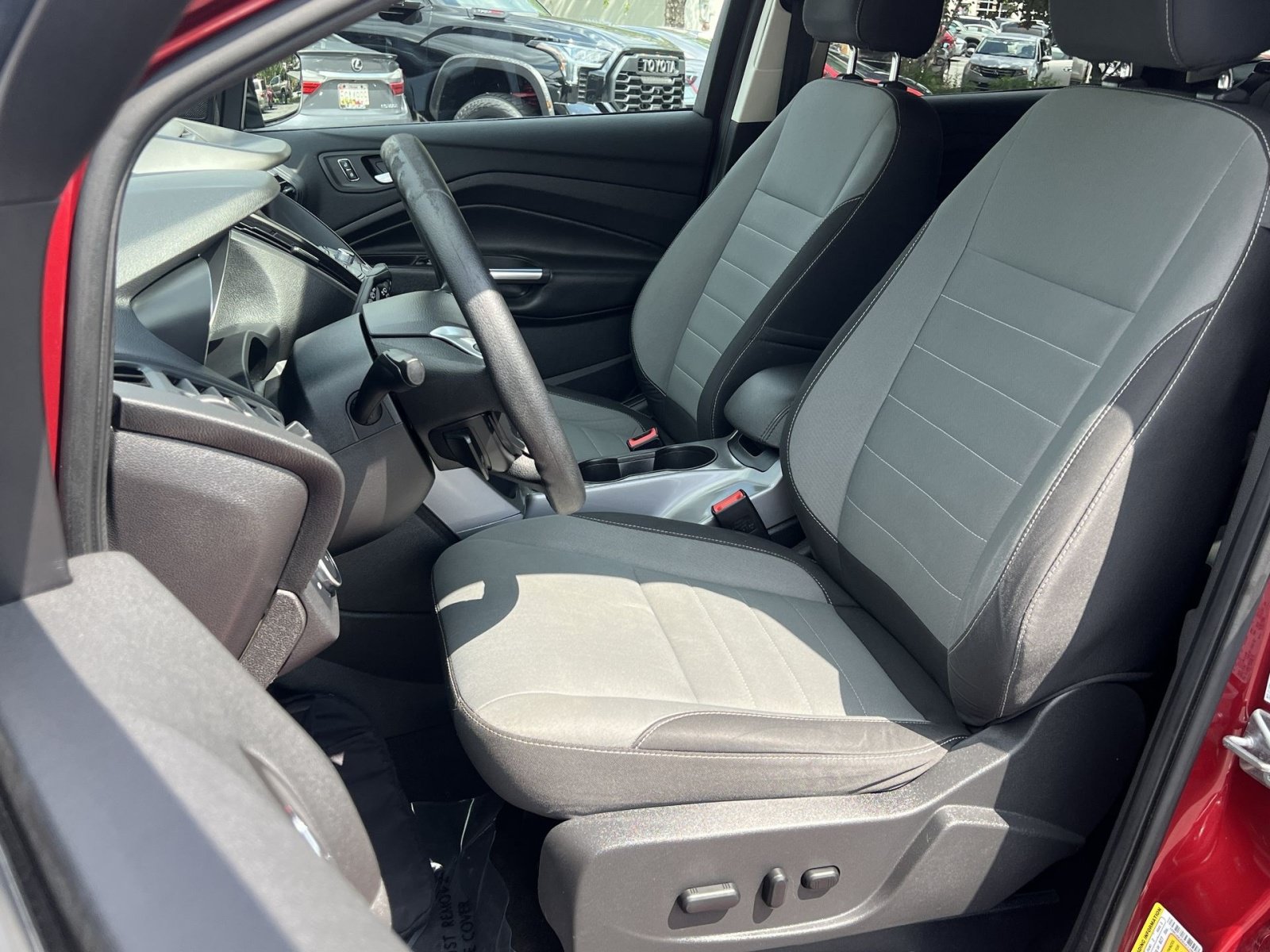 Used 2016 Ford Escape SE w/ Equipment Group 201A FWD image 12