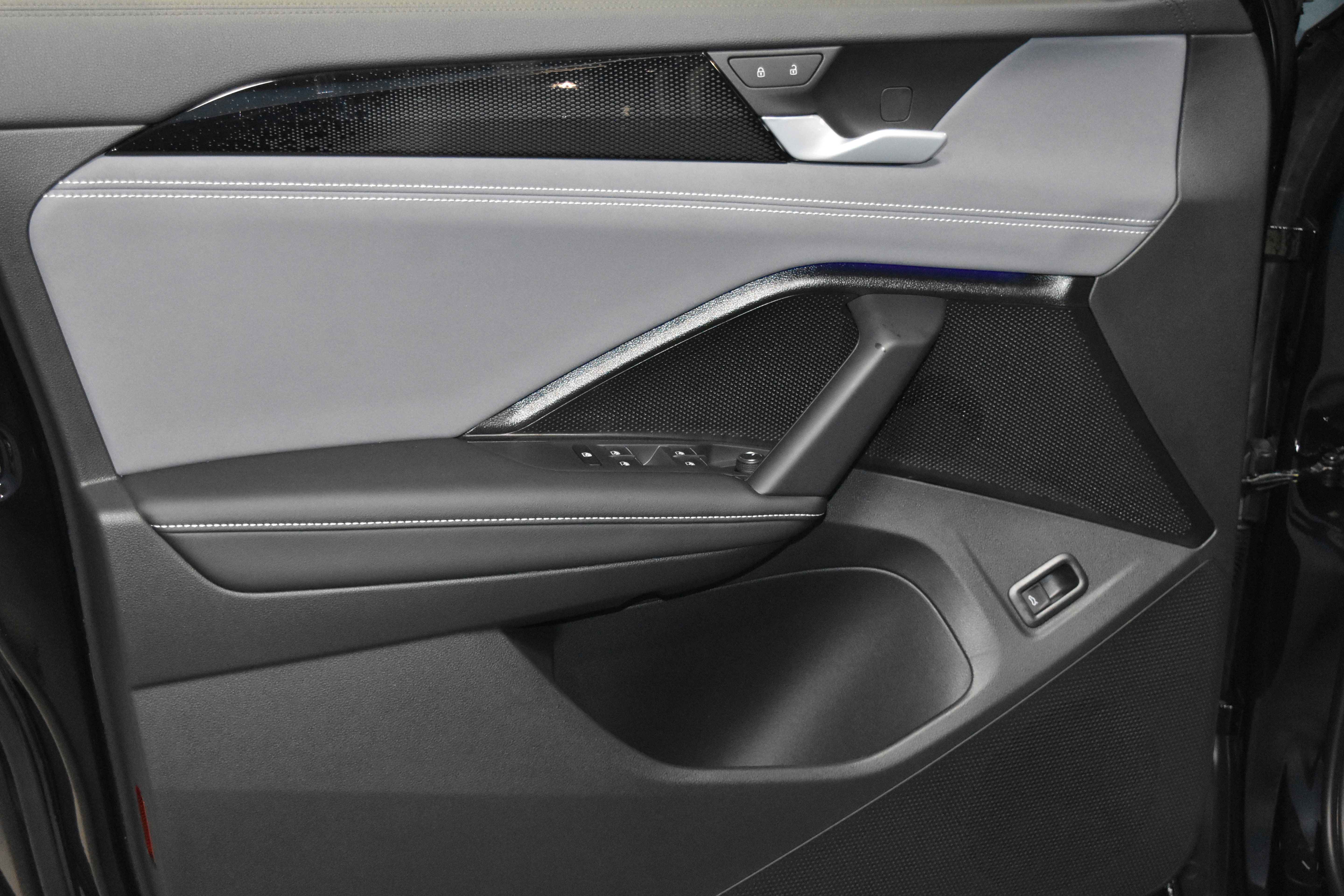 New 2026 Volkswagen Tiguan SE image 3