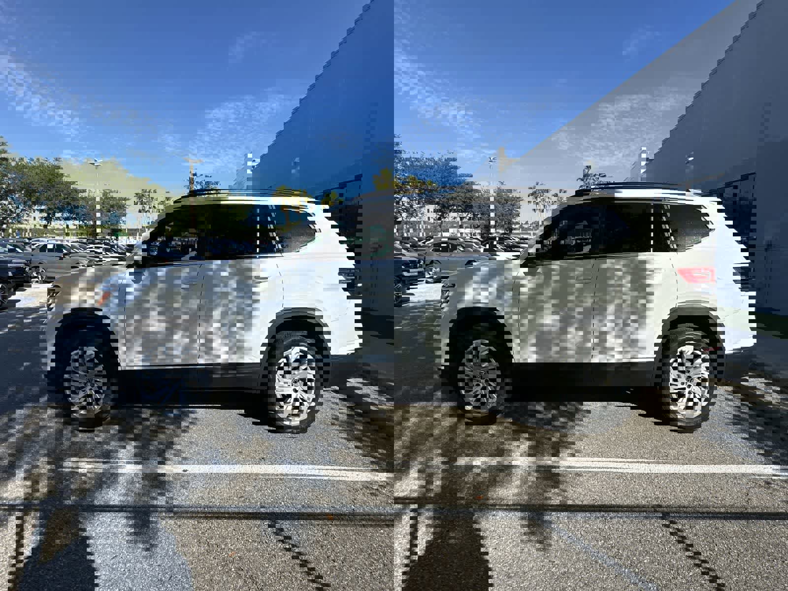 Used 2023 Volkswagen Atlas SE FWD image 5