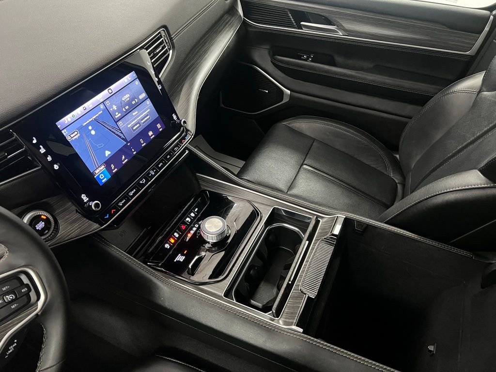 Used 2024 Jeep Wagoneer L Series II w/ Premium Group I image 46