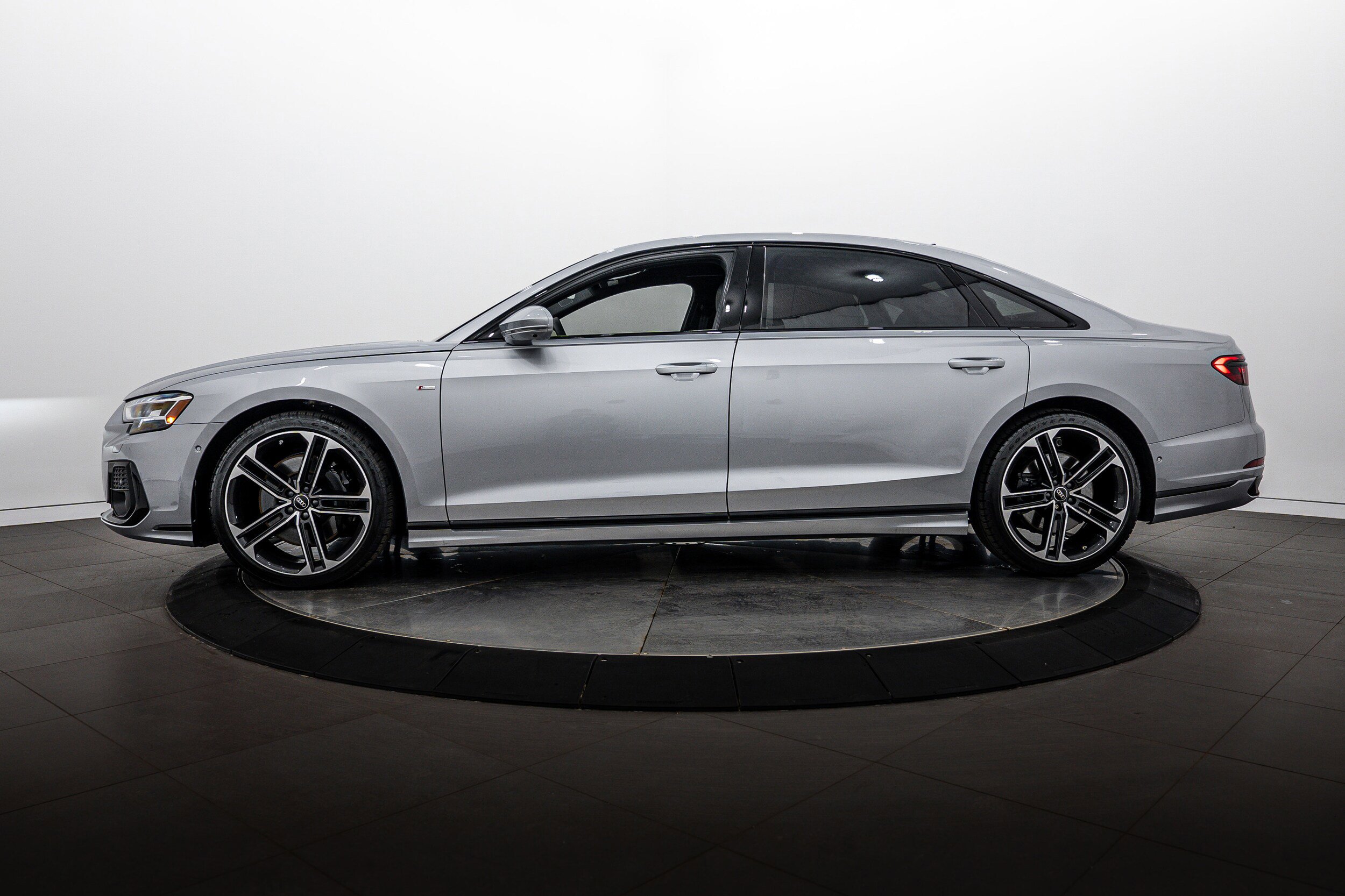 Used 2025 Audi A8 L 3.0T AWD/4WD image 6