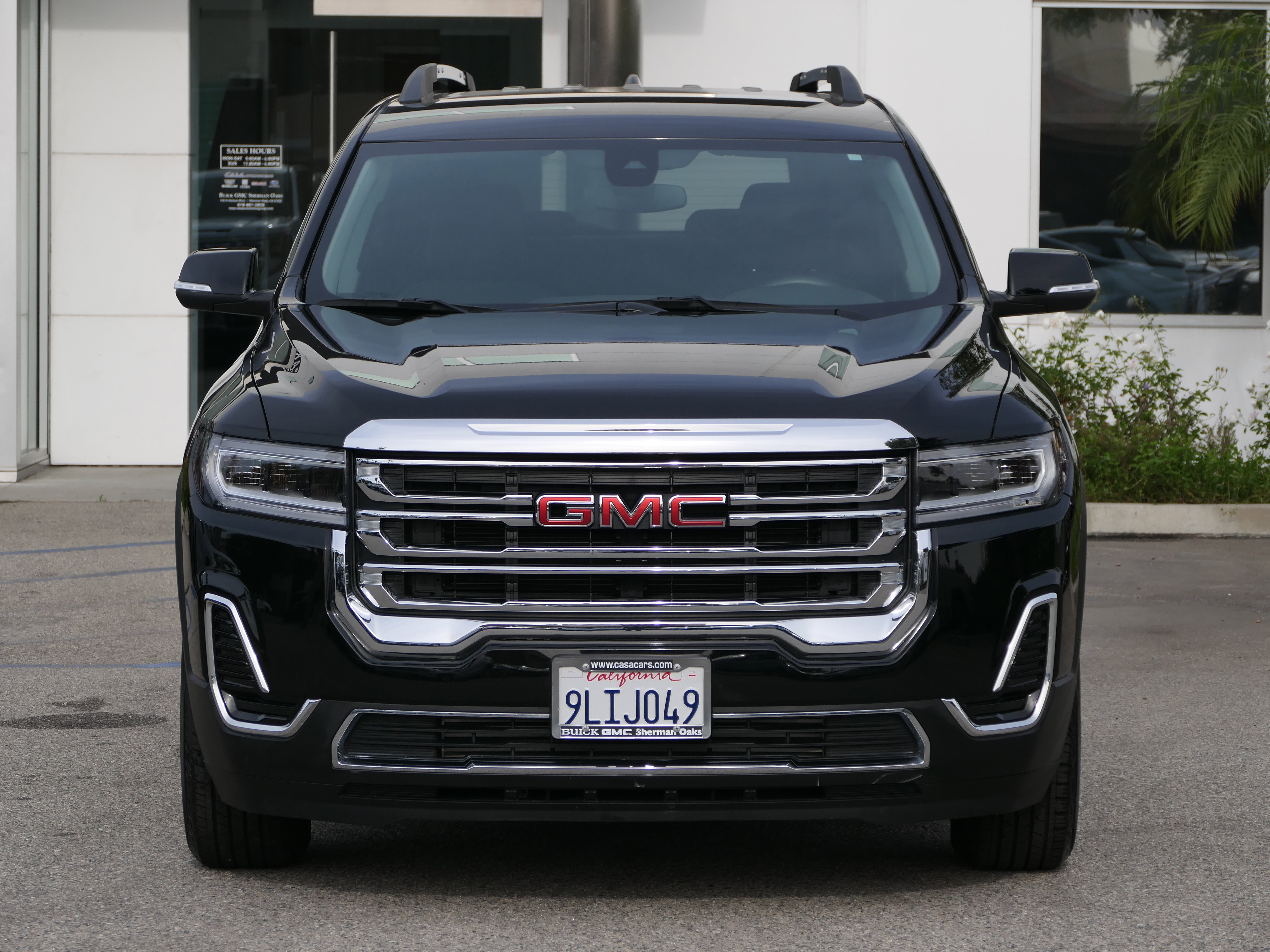 Used 2023 GMC Acadia SLE w/ Driver Convenience Package FWD image 8