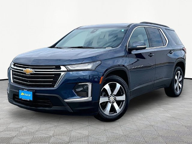 Used 2023 Chevrolet Traverse LT w/ LT Premium Package AWD/4WD image 3