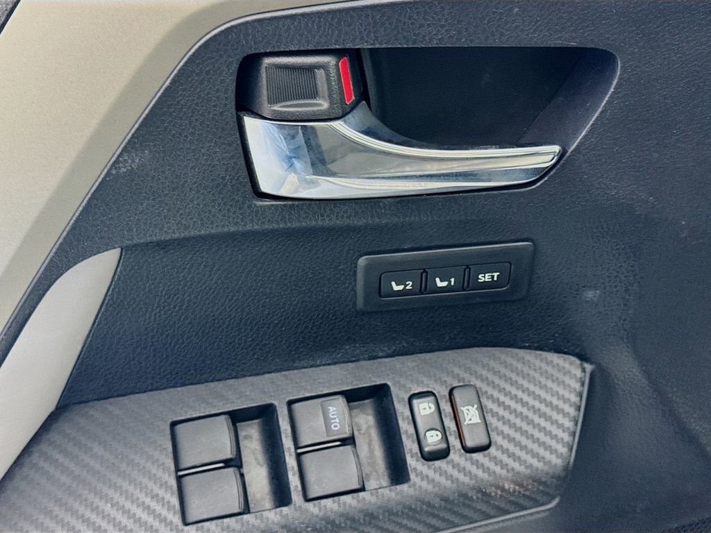 Used 2013 Toyota RAV4 Limited image 22