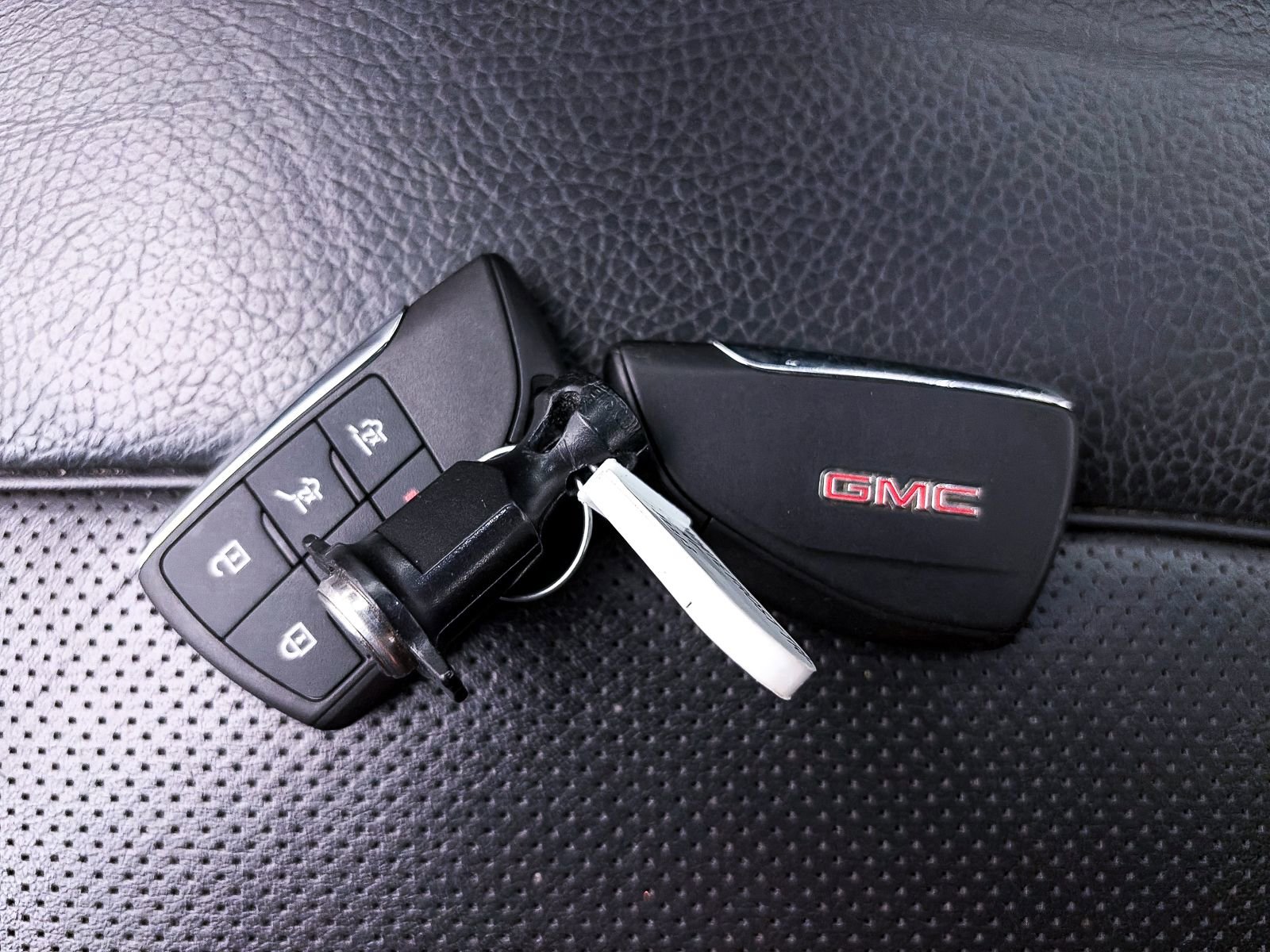 Used 2022 GMC Yukon XL Denali w/ Denali Ultimate Package image 33