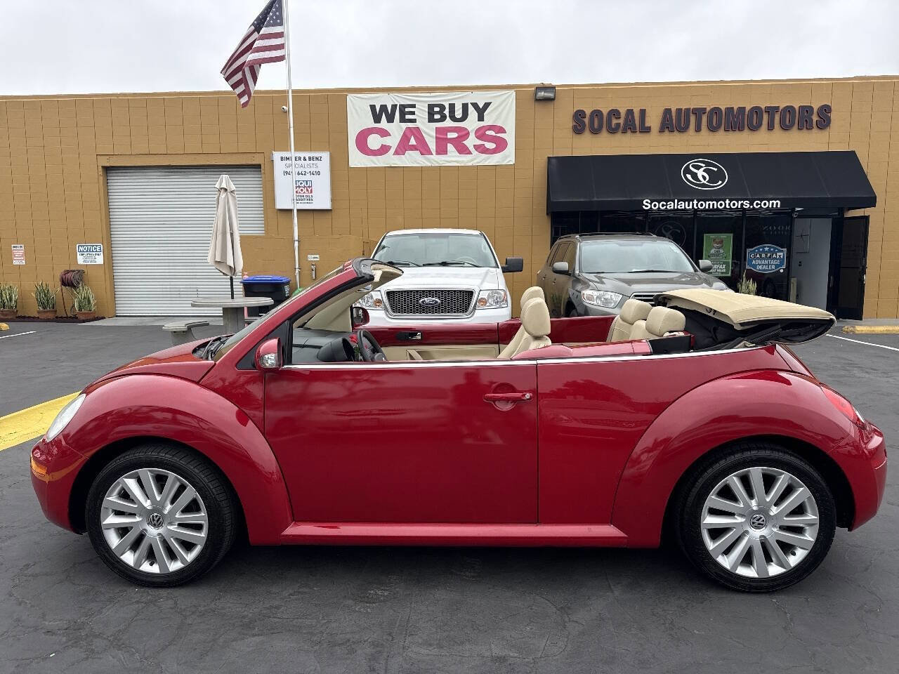 Used 2008 Volkswagen Beetle SE FWD image 2