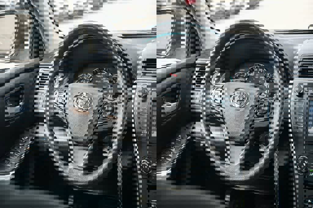 Used 2015 Toyota Camry LE FWD image 12