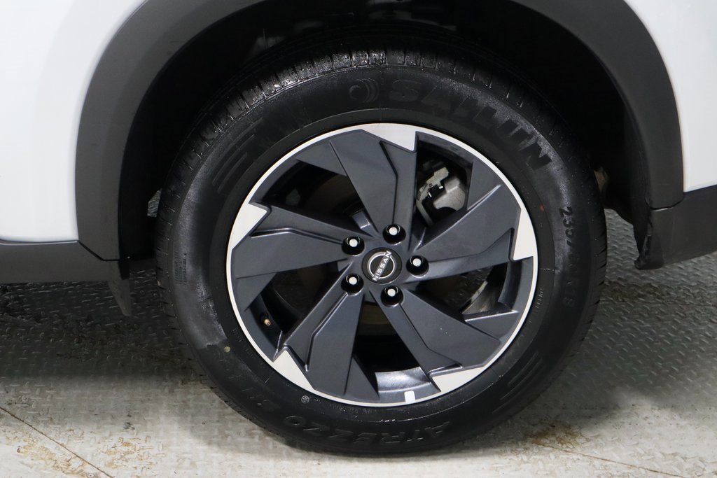 Certified 2025 Nissan Rogue SV image 19