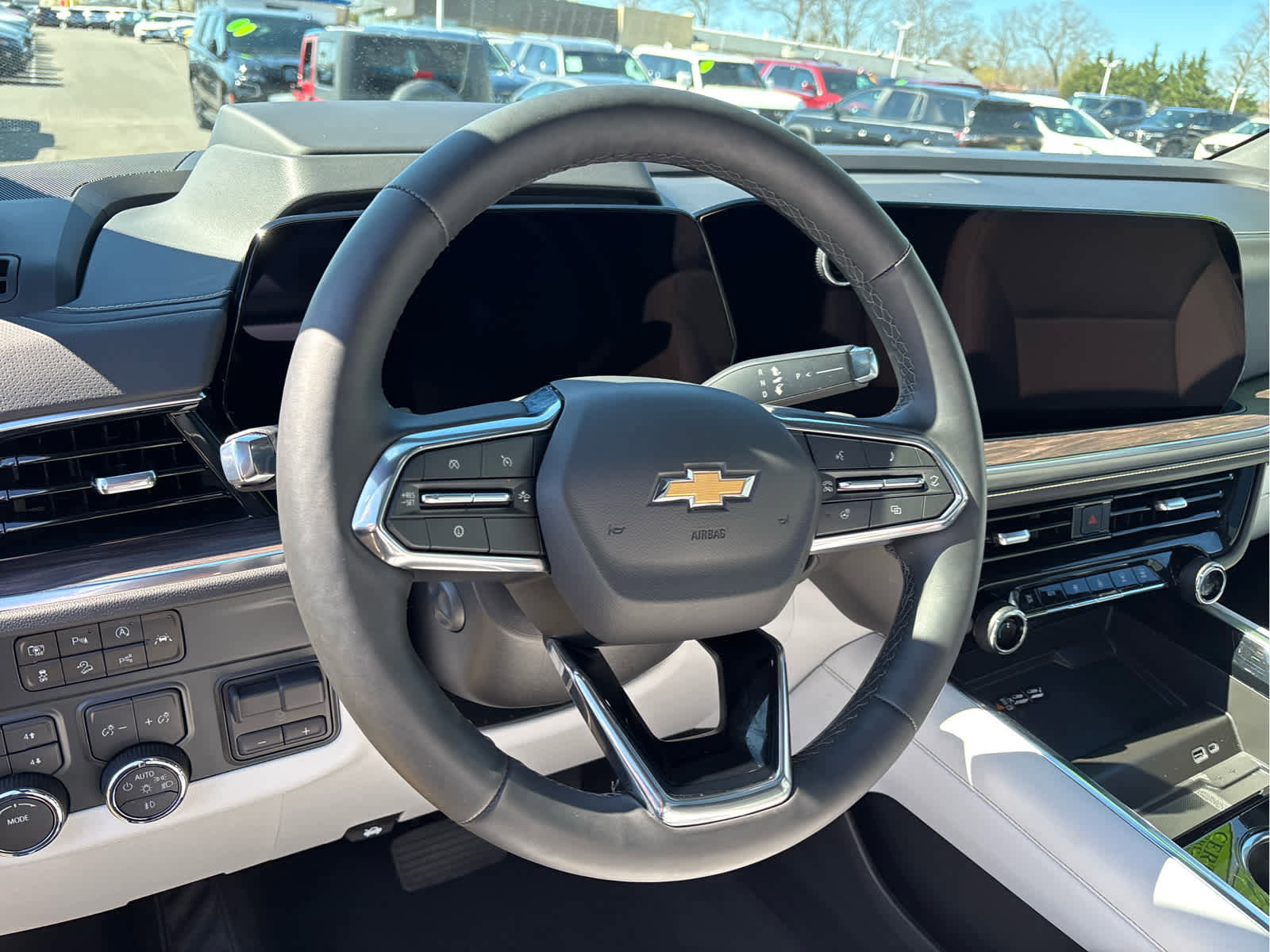 Certified 2025 Chevrolet Suburban Premier image 12