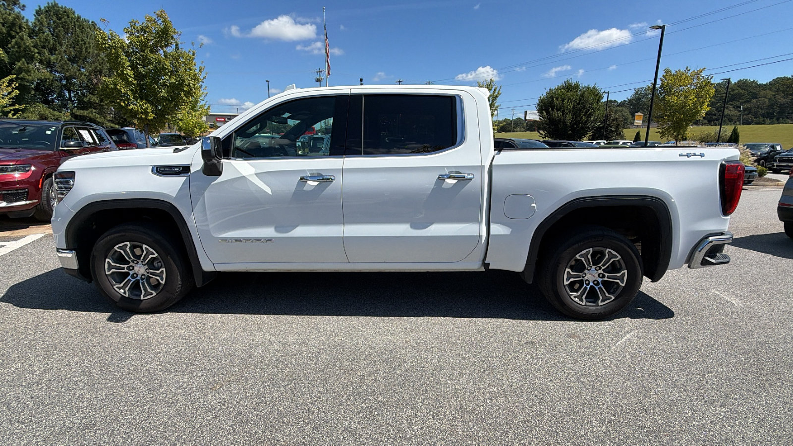 Used 2025 GMC Sierra 1500 SLT AWD/4WD image 11